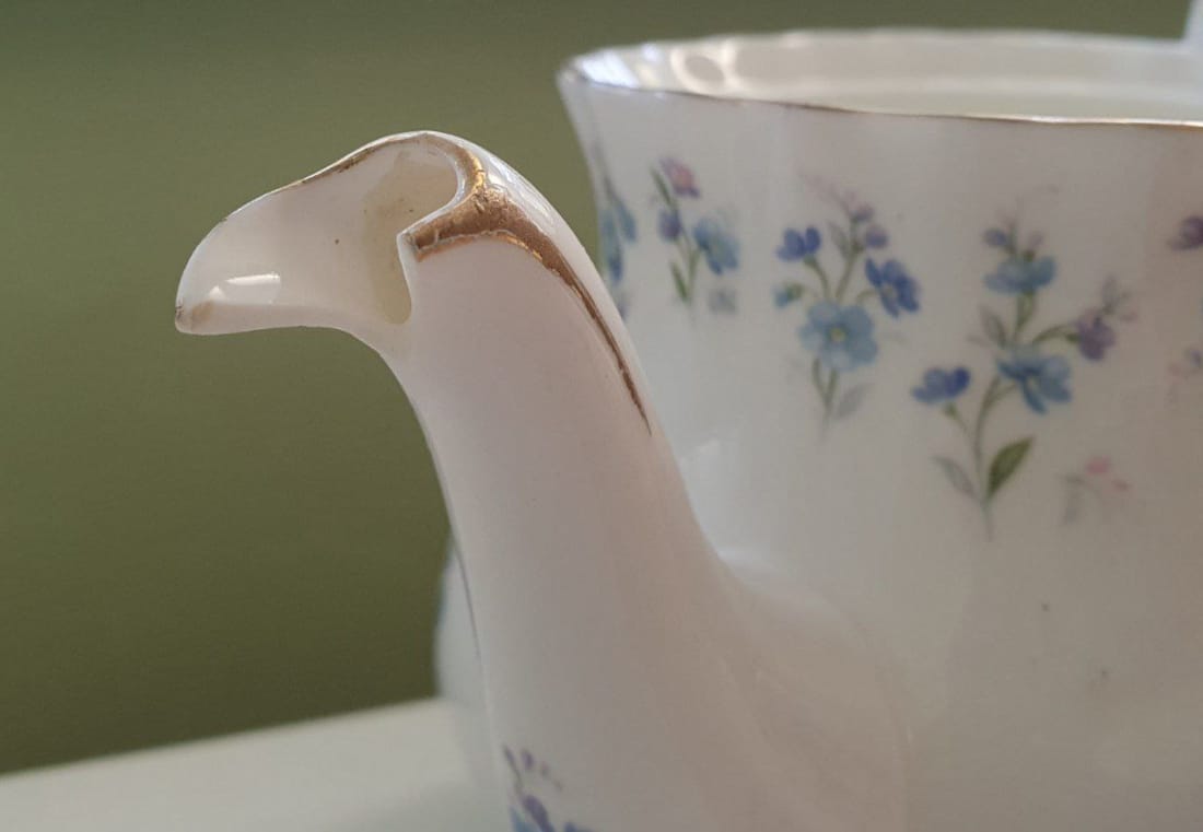 Bone-China Teapot — photograph 1